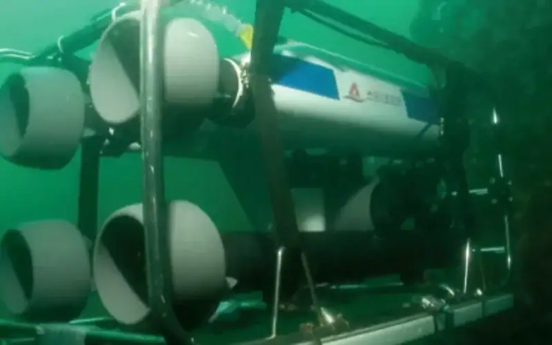 AQ-asstes-cropped37-lg vessel under water